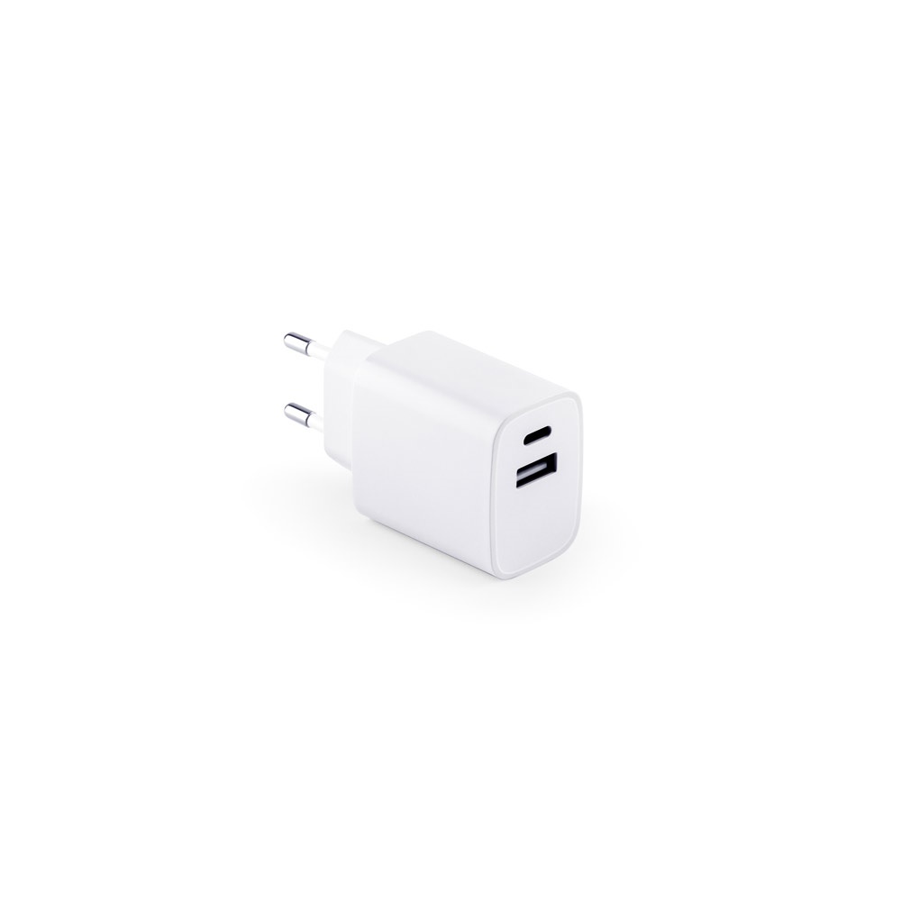 WEGENER. Stroomadapter met USB-A poort 18W en USB-C 20W in gerecycled ABS (100% rABS)