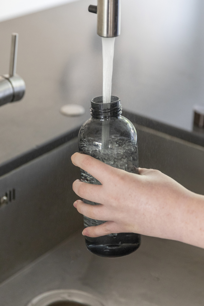 Lekvrije waterfles met metallic dop