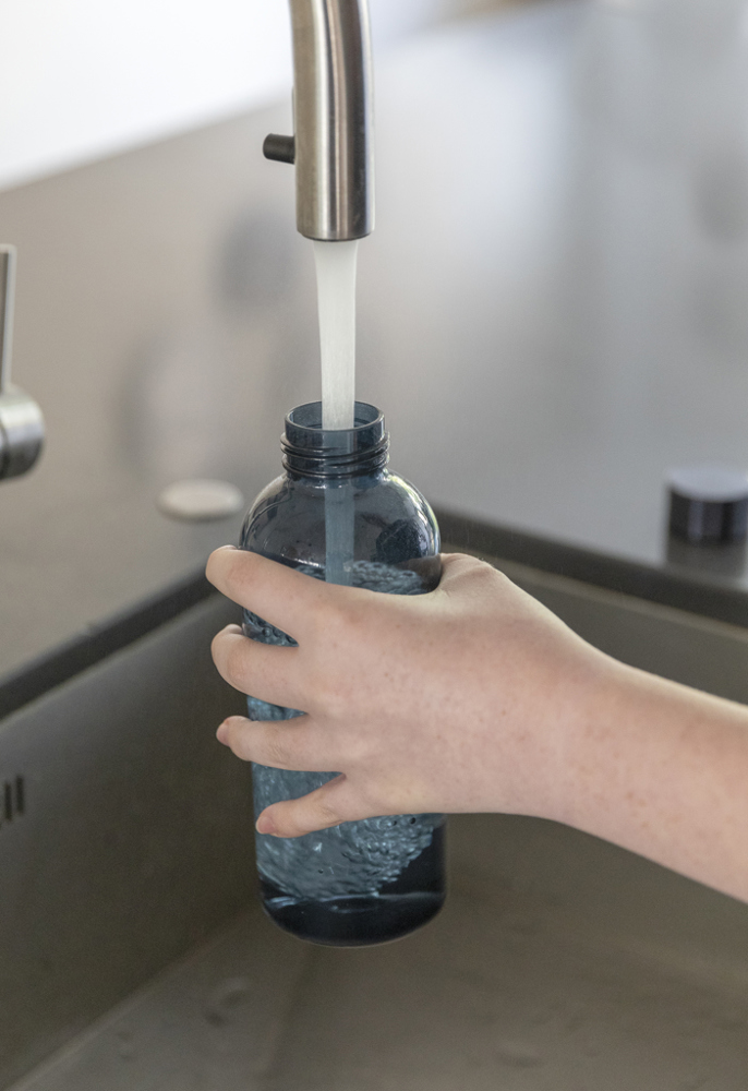 Lekvrije waterfles met metallic dop