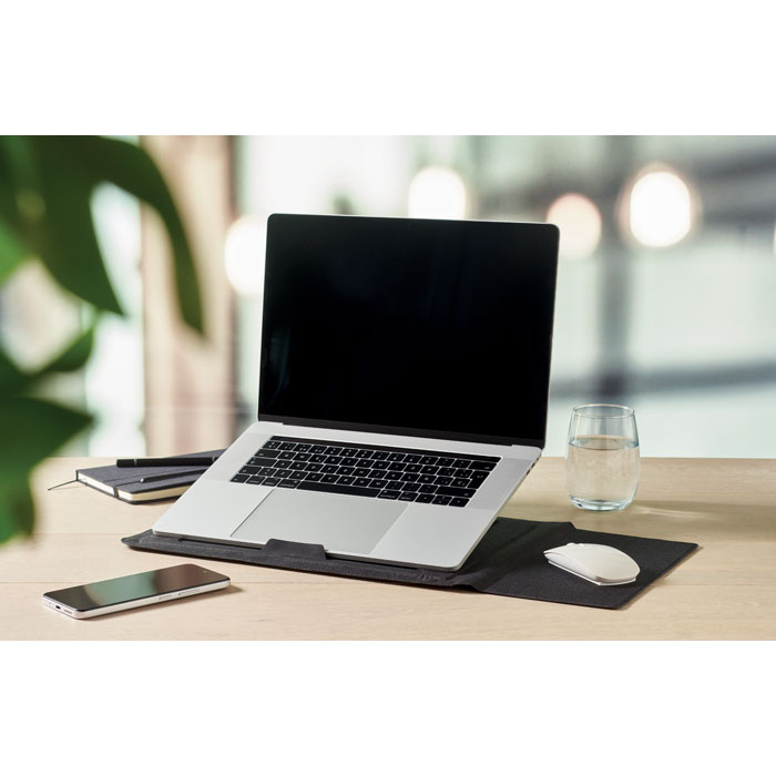 PRACTIC - 16 inch laptophoes van vilt