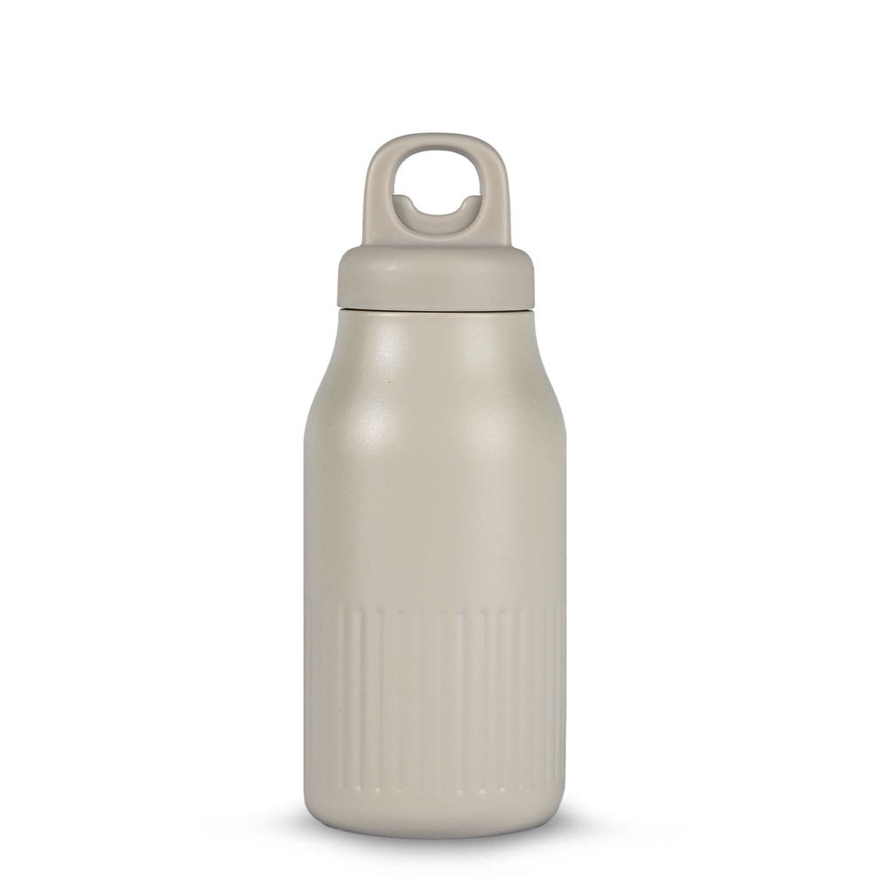Sagaform Truls stalen fles met handige openklik dop (gerecycled) 500 ml - bedrukt of onbedrukt verkrijgbaar - Beige